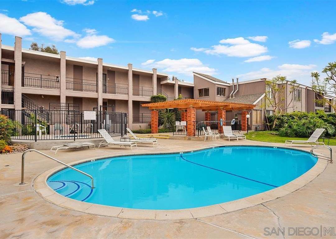 Kristi Gonzalez, Broker/Owner of HousePro Realty, Inc., providing trusted real estate services in San Diego